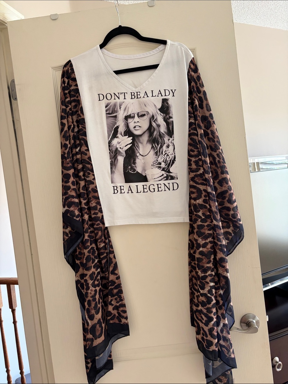 Rock Revival Ladies, White Graphic Tee with Brown Leopard Kimono. XL NEW